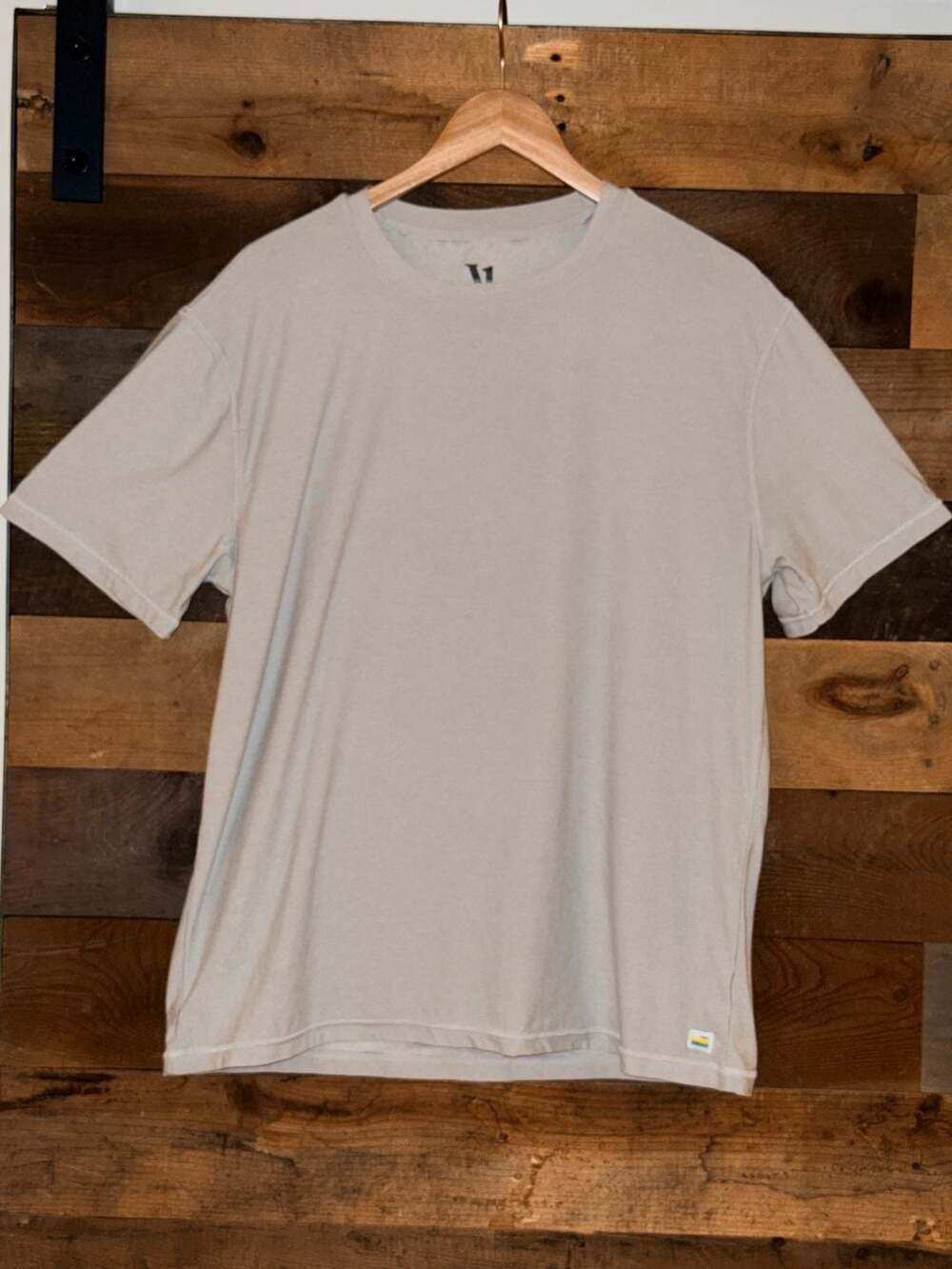 Vuori Men's Short Sleeve Crew Neck T-Shirt Stone Size XL 0628